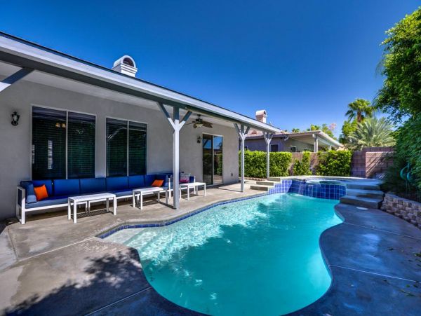 Palm Springs Home 984229