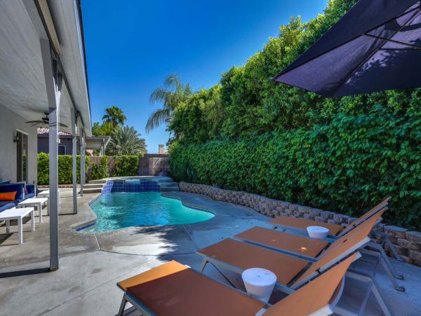 Palm Springs Home 984229