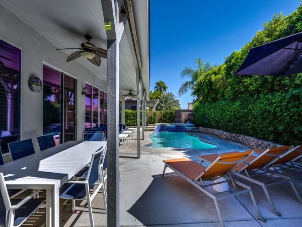 Palm Springs Home 984229