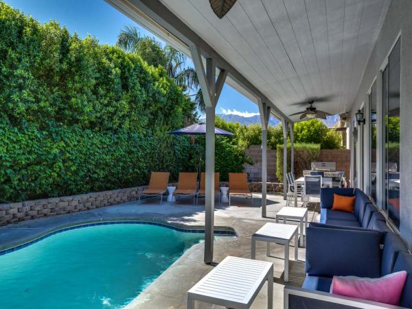 Palm Springs Home 984229