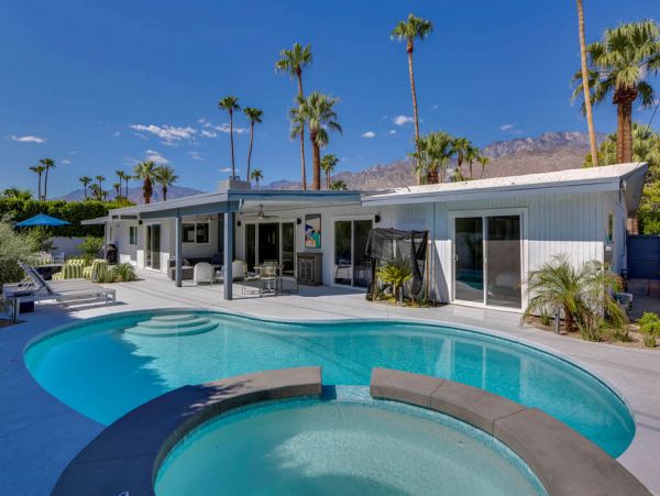 Palm Springs Home 984230