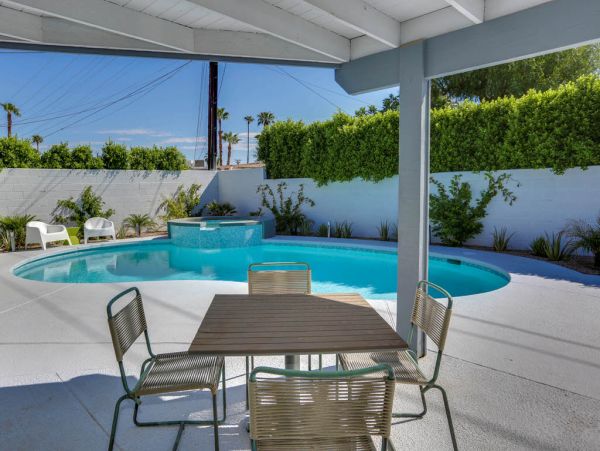 Palm Springs Home 984230