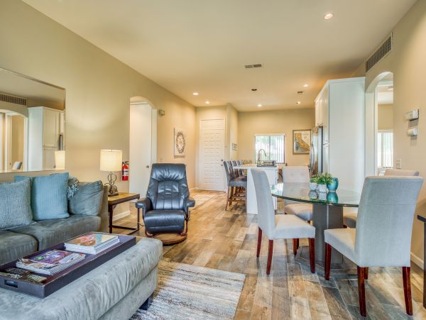Palm Springs Home 984233