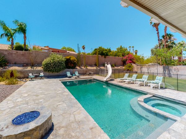 Palm Springs Home 984235