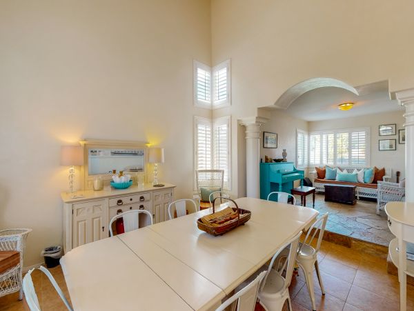 Palm Springs Home 984235