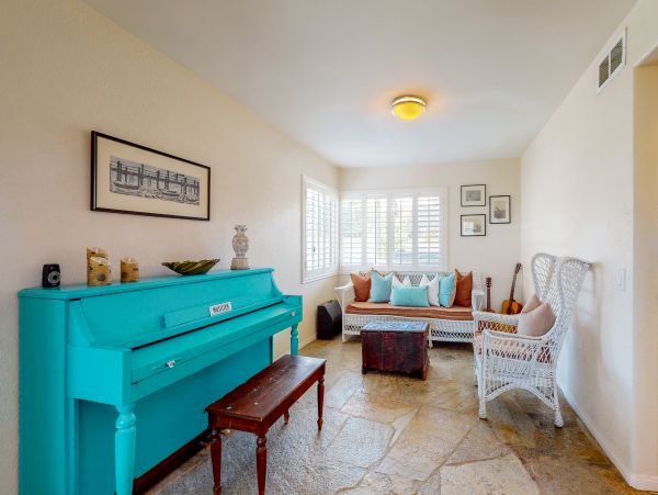 Palm Springs Home 984235