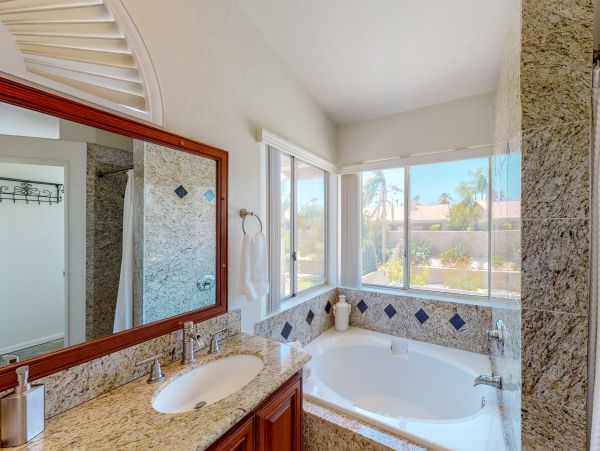 Palm Springs Home 984235