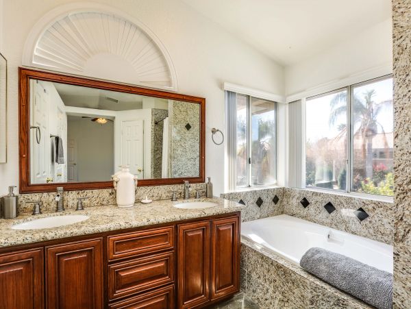 Palm Springs Home 984235