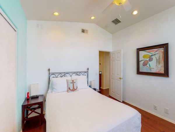 Palm Springs Home 984235