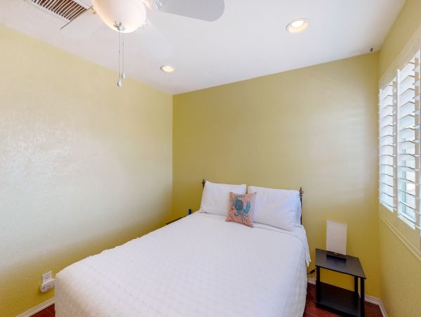 Palm Springs Home 984235