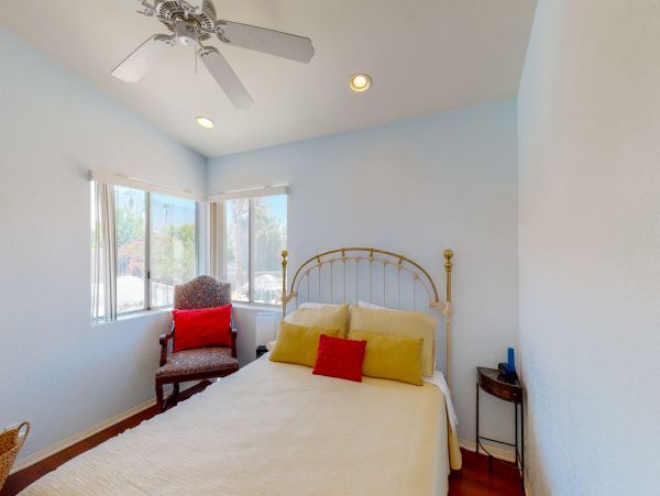 Palm Springs Home 984235