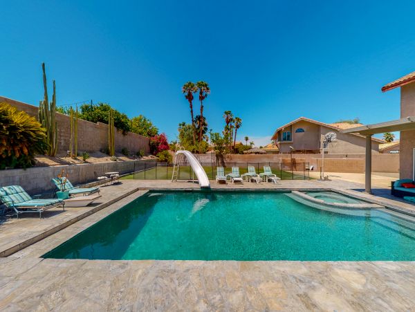 Palm Springs Home 984235