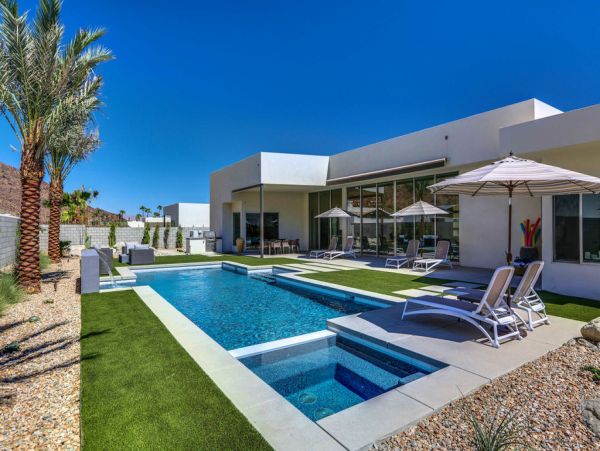 Palm Springs Home 984236