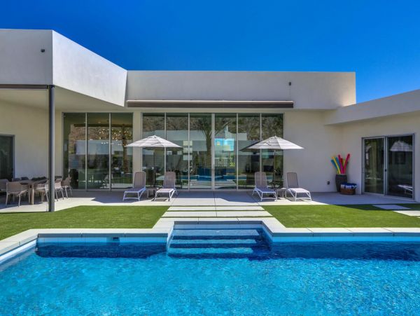 Palm Springs Home 984236