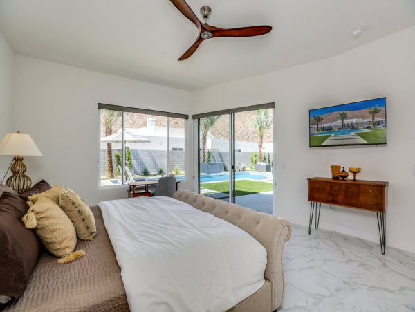 Palm Springs Home 984236