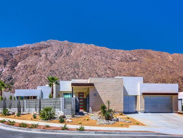 Palm Springs Home 984236