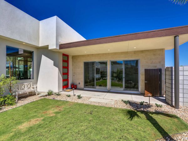 Palm Springs Home 984236