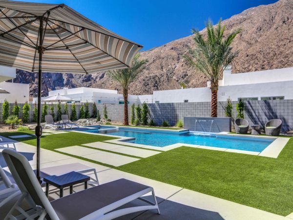 Palm Springs Home 984236