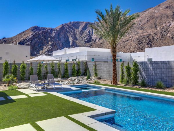 Palm Springs Home 984236