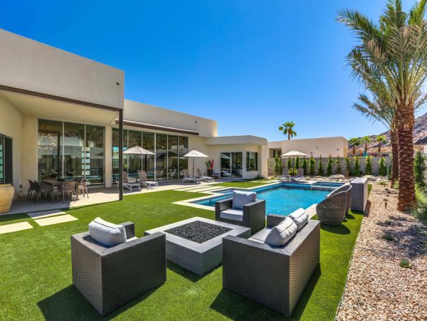 Palm Springs Home 984236