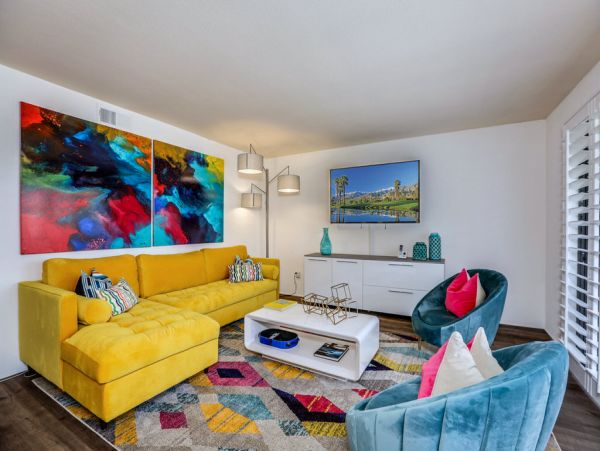 Palm Springs Home 984237