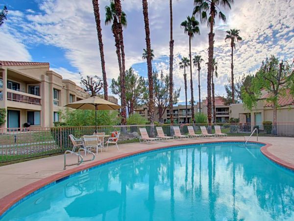 Palm Springs Home 984237