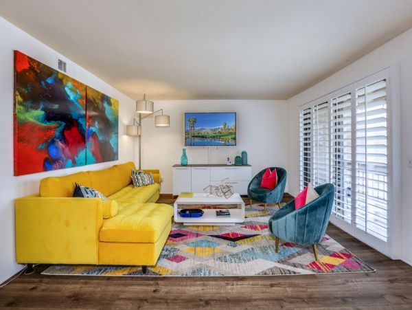 Palm Springs Home 984237