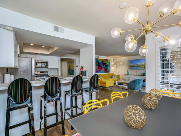 Palm Springs Home 984237