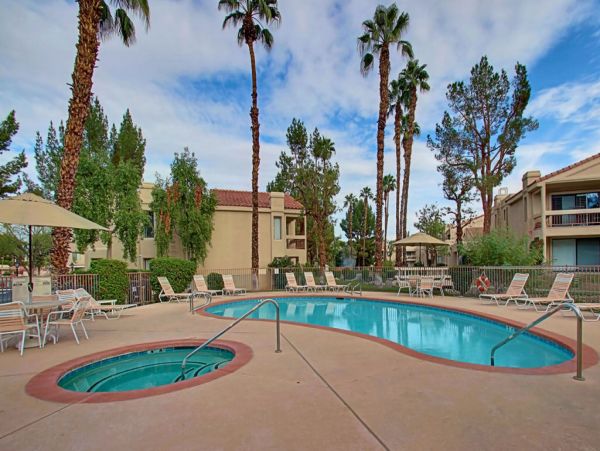 Palm Springs Home 984237
