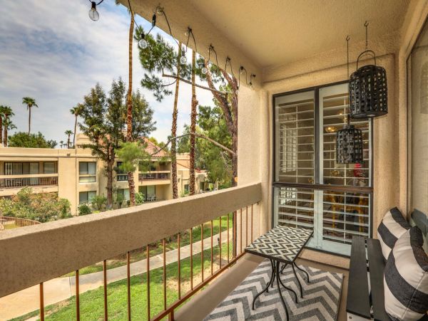 Palm Springs Home 984237