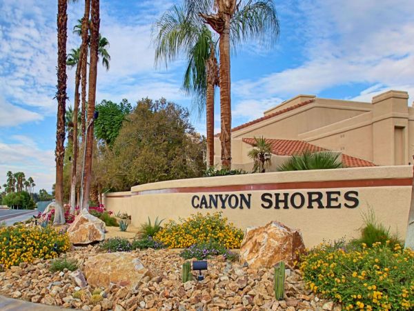 Palm Springs Home 984237