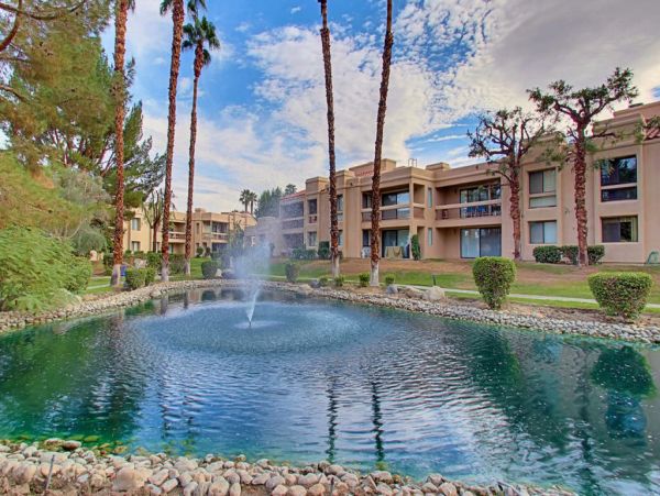Palm Springs Home 984237