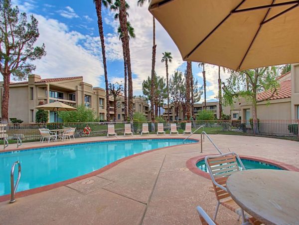 Palm Springs Home 984237