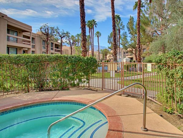 Palm Springs Home 984237