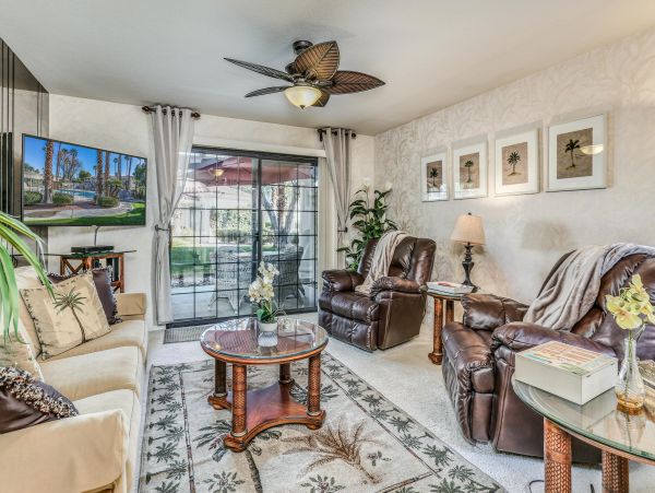 Palm Springs Home 984238