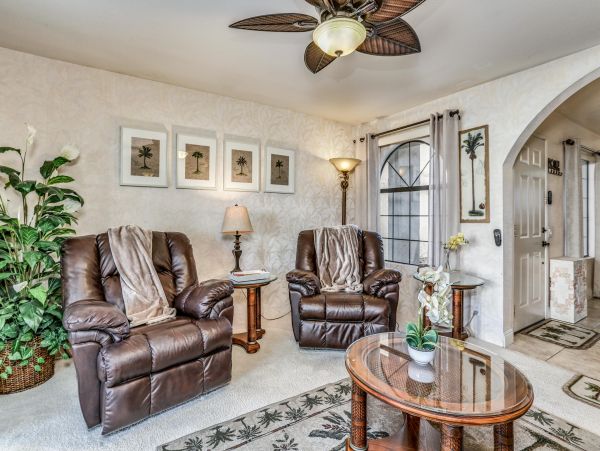 Palm Springs Home 984238