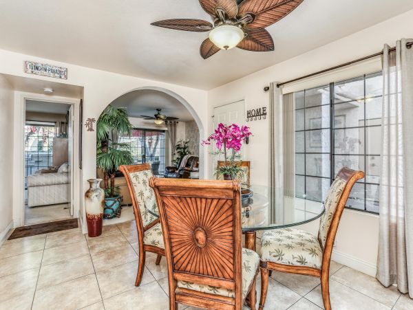 Palm Springs Home 984238