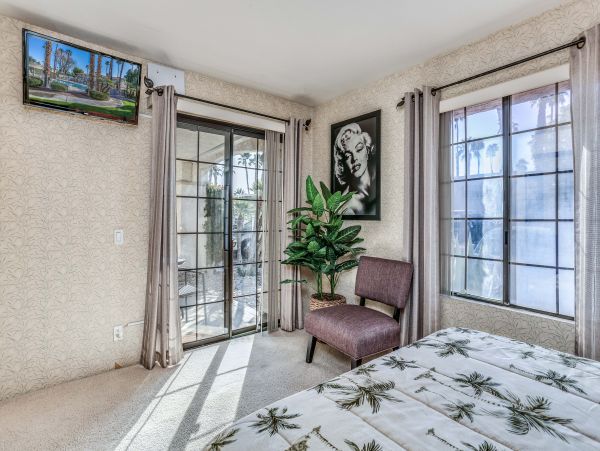 Palm Springs Home 984238