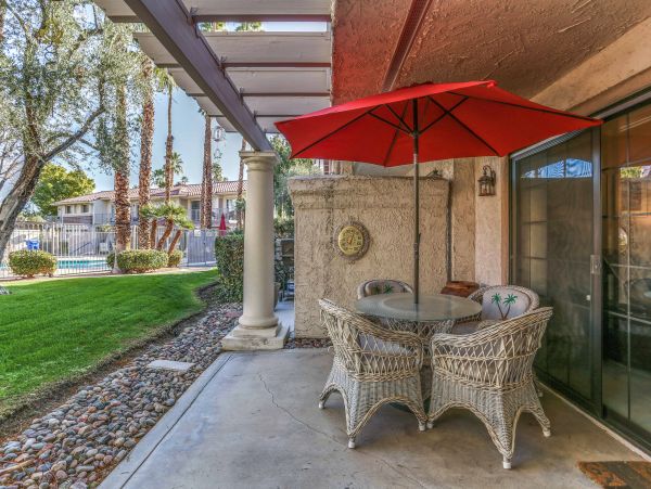Palm Springs Home 984238