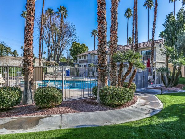 Palm Springs Home 984238