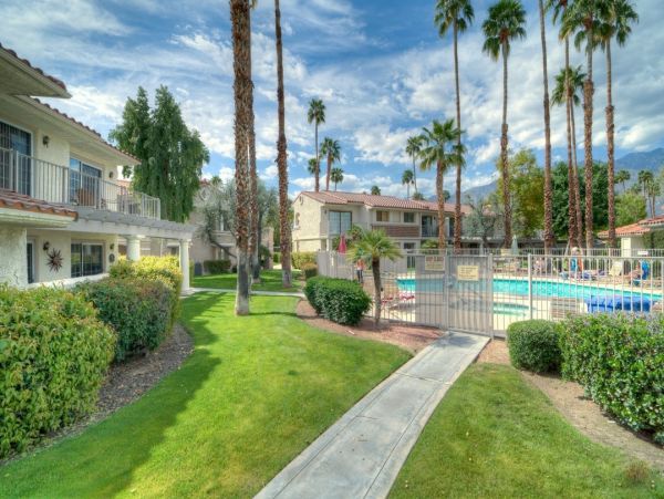 Palm Springs Home 984238