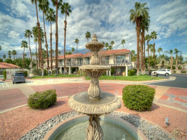 Palm Springs Home 984238