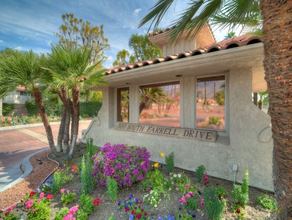 Palm Springs Home 984238