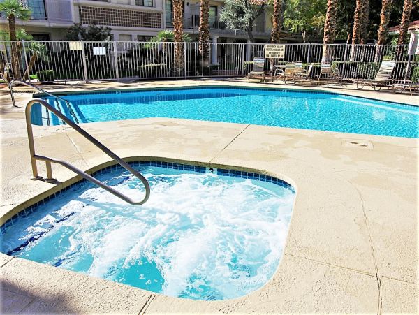 Palm Springs Home 984238