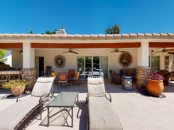 Palm Springs Home 984239