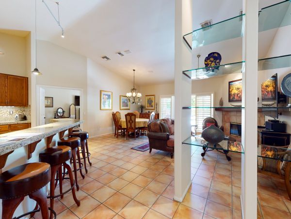 Palm Springs Home 984239