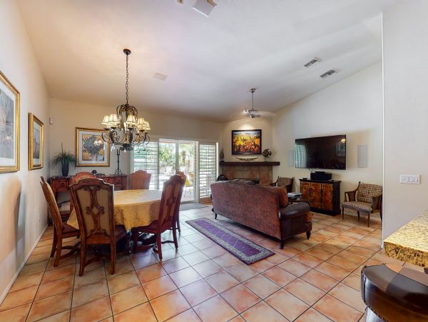 Palm Springs Home 984239