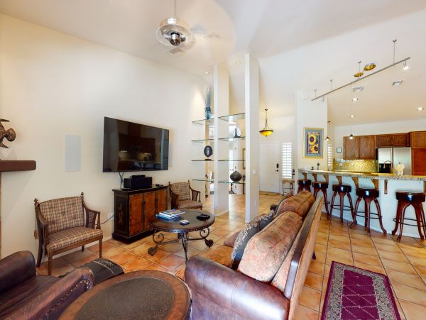 Palm Springs Home 984239
