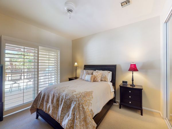 Palm Springs Home 984239