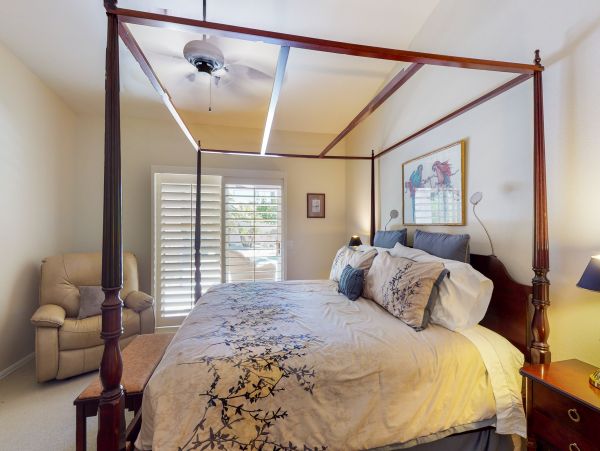 Palm Springs Home 984239